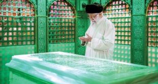 با حضور رهبر انقلاب مضجع مطهر حضرت امام رضا (ع) غبارروبی شد