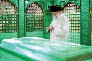 با حضور رهبر انقلاب مضجع مطهر حضرت امام رضا (ع) غبارروبی شد