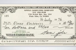 یک نوار کاست و چک با امضای استیو جابز در حراجی برای فروش گذاشته شد