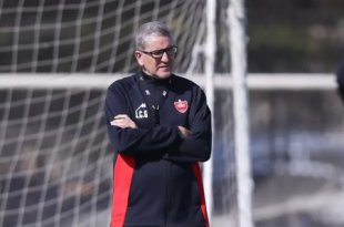 فیگور صدرنشینی خوان کارلوس در پرسپولیس