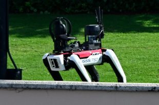 ترامپ با یک سگ رباتیک تیم امنیتی خود را تقویت می‌کند + ویدیو