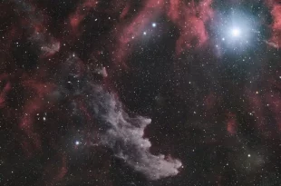 ستاره بتا شکارچی و سحابی سر جادوگر در یک قاب