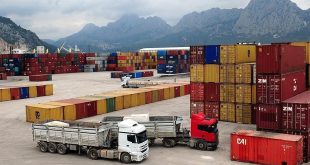 گمرک ایران در خصوص کندی تردد کامیون‌های حامل کالا در مرزهای مشترک با ترکیه اطلاعیه داد