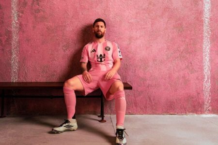 رونمایی مسی از پیراهن جدید اینترمیامی (عکس)