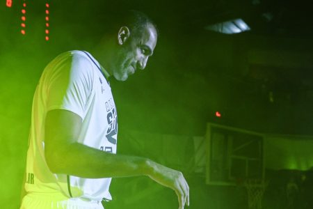 پیراهن شماره ۱۵ حامد حدادی بایگانی می‌شود