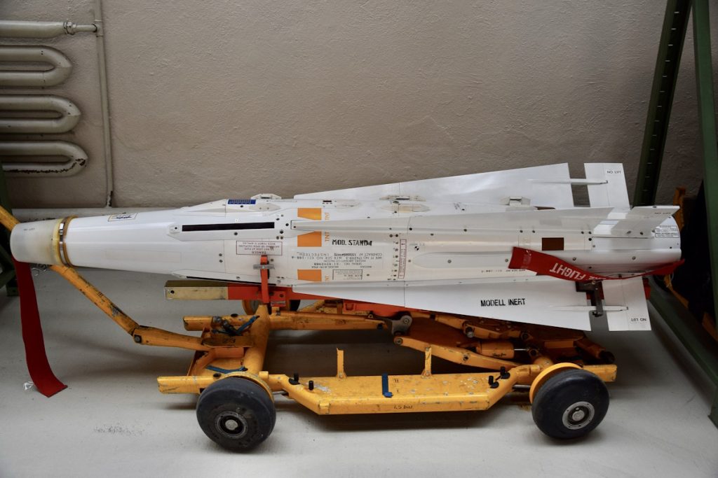 موشک هوا به هوای AIM-26 Falcon