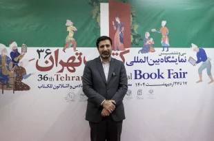 آقای سخنگو در نمایشگاه کتاب هم خواستار مطالعه قانون اساسی شد