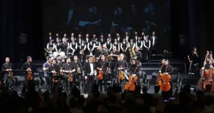 ارکستر سمفونیک موسیقی فیلم به رهبری عبدالرضا امیرخانی روی صحنه رفت