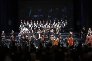 ارکستر سمفونیک موسیقی فیلم به رهبری عبدالرضا امیرخانی روی صحنه رفت