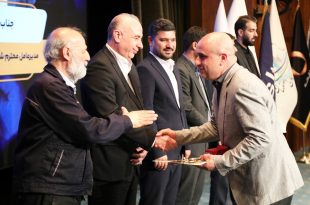 فناپ‌تک در نهمین اجلاس سراسری رضایتمندی مشتری تندیس برند برتر مشتری‌مدار را دریافت کرد