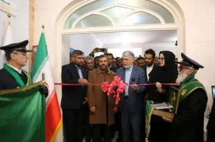 حضور وزیر ارشاد برای افتتاح کتابخانه یک مسجد