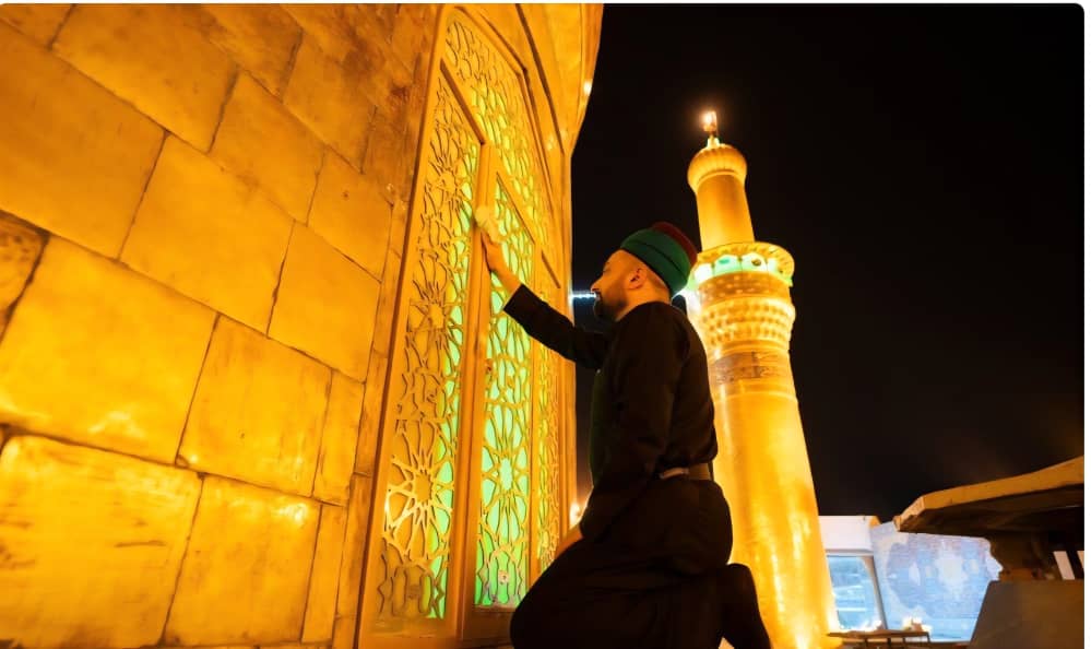 غبارروبی حرم امام حسین(ع): سنتی مقدس در قلب کربلا 3 غبارروبی حرم امام حسین(ع): سنتی مقدس در قلب کربلا