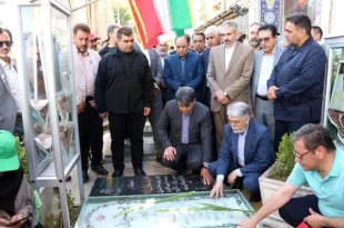 وزیر ارشاد به سردار حاج قاسم سلیمانی و شهدای کرمان ادای احترام کرد