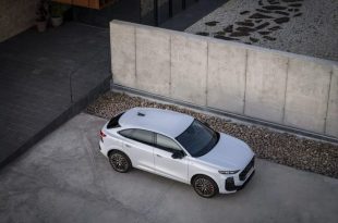 آئودی Q3 اسپرت‌بک