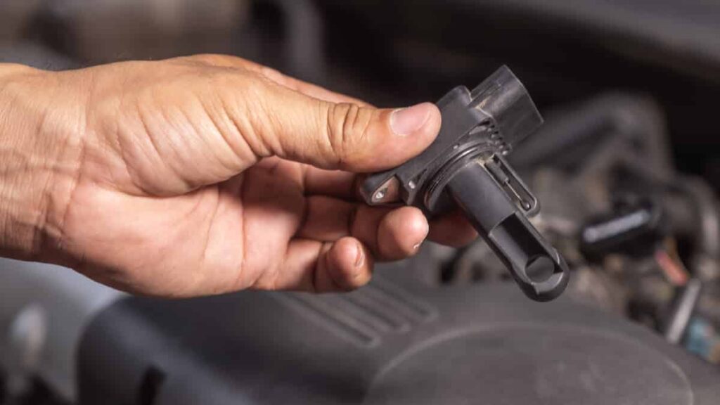 10 علت چشمک زدن چراغ چک ماشین که باید بدانید و به آنها رسیدگی کنید_دلچسب 20 سنسور مف