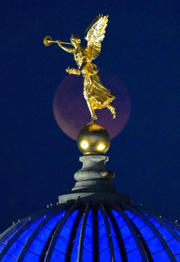 ماه خونین در درسدن آلمان