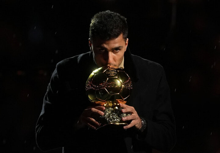 کوییز 20 سوالی فوتبالی در رابطه توپ طلا_دلچسب 57 از سال ۲۰۱۸ به بعد، کدام روزنامهنگار نماینده رأیدهنده انگلستان بوده است؟