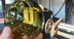 حباب‌های شیشه‌ای ماه