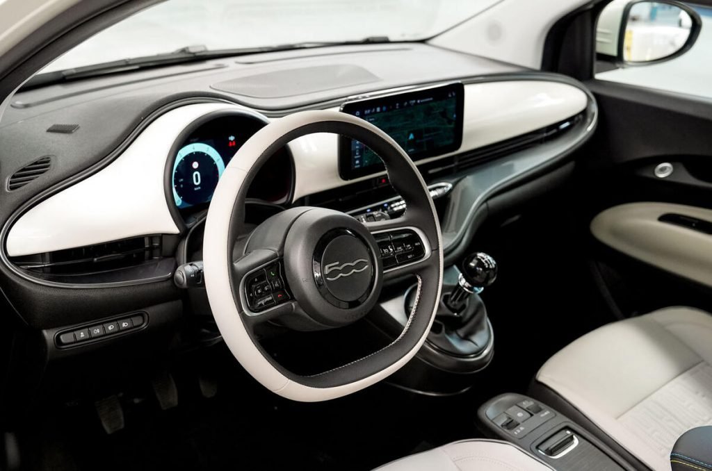 فیات ۵۰۰ جانی تازه دریافت کرد، پیشرانه هیبریدی و گیربکس دندهای جدید_دلچسب 8 کابین