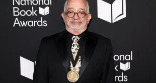 نویسنده لبنانی با روایتی طنز و تلخ از تاریخ لبنان بر صدر ادبیات آمریکا نشست