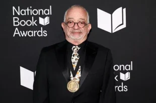 نویسنده لبنانی با روایتی طنز و تلخ از تاریخ لبنان بر صدر ادبیات آمریکا نشست