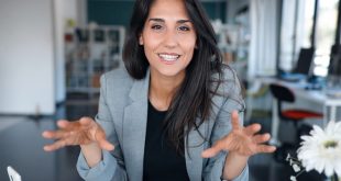 حرکت دست هنگام صحبت کردن