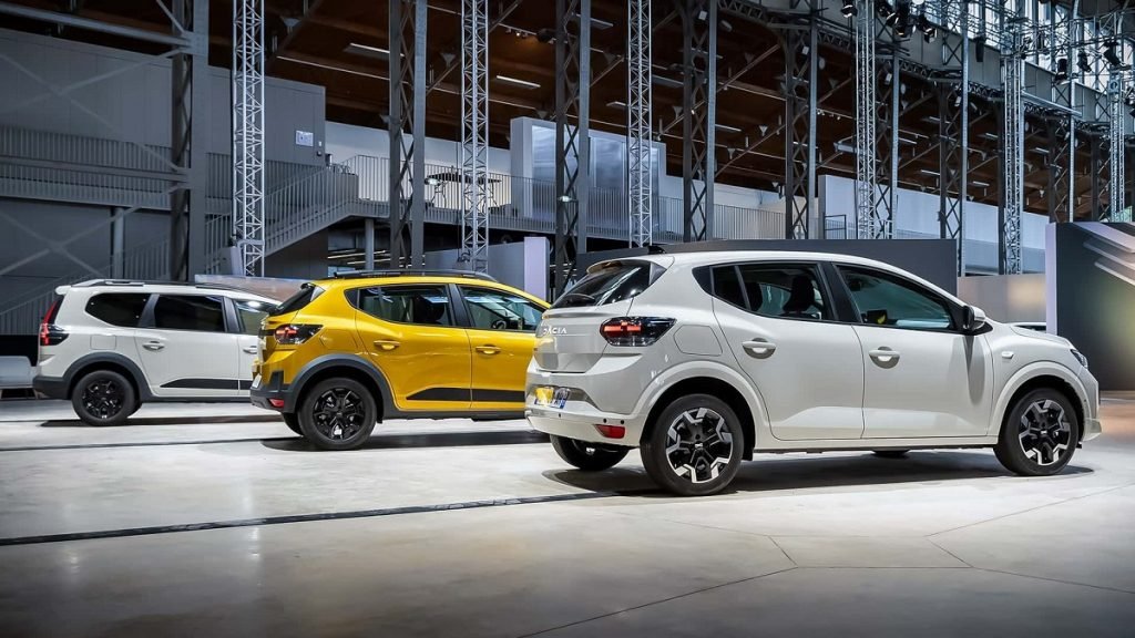 نگاه کلی به داچیا ساندرو ۲۰۲۶؛ قیمت بالاتر، پیشرانه هیبریدی و گیربکس اتوماتیک_دلچسب 12 داچیا ساندرو ۲۰۲۶