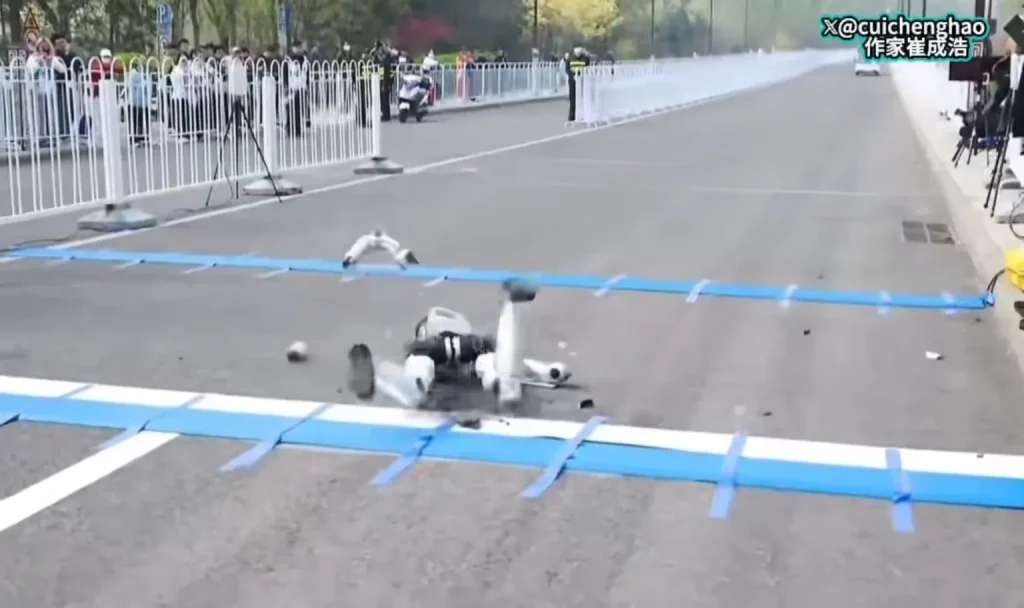 1776605451 499 زمین خوردن ربات انسان‌نمای دونده ماراتن در اول مسابقه دلچسب.webp